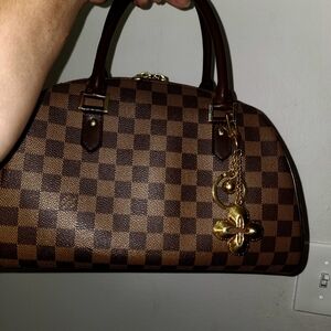 Meet your Posher, Xenia